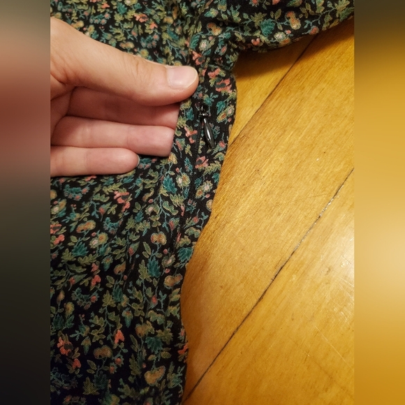 Laura Ashley floral dress. V neck. 3/4 sleeves. Black, green, pink. Size 6. - Picture 6 of 14